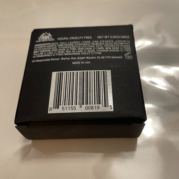 NUDE ENVIE Dazzle Eyeshadow in a Silver Mirrored Compact Brand New in Box NWT - Picture 4 of 4